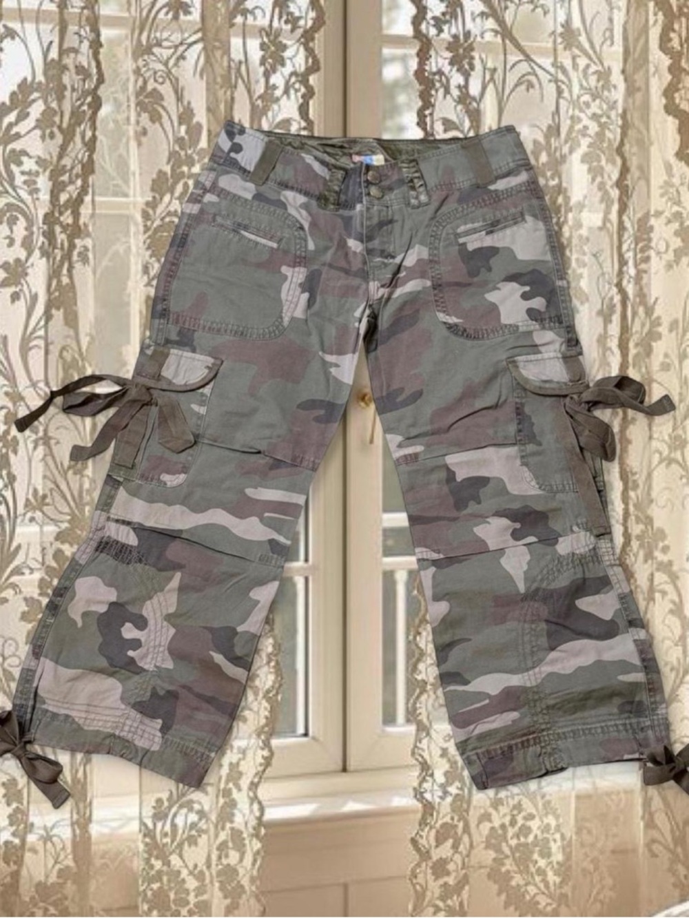 *SOLD* Vintage Y2K Deadstock Cargo Camo Low-rise Grunge Capris Pants